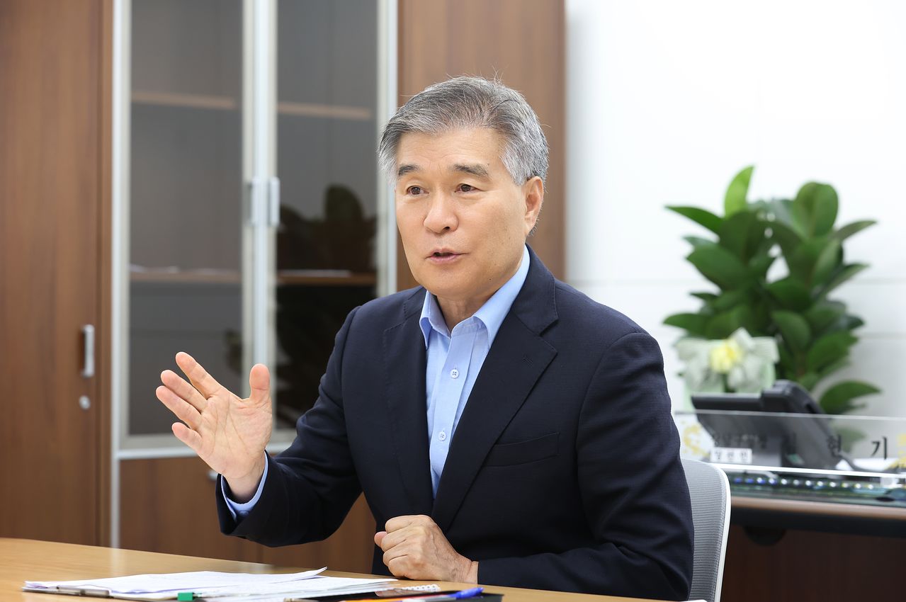 김현기 강남구청장 당선인은 서울시의회 의장 출신 첫 구청장이다. 김 당선인을 강남보건소에 마련된 당선인 사무실에서 만났다.  사진 강남구