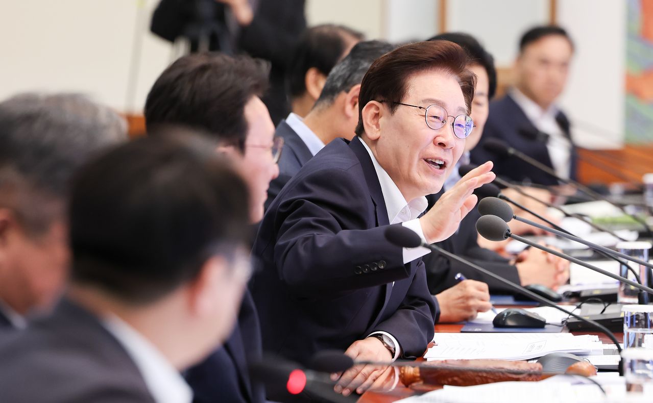 이재명 대통령이 30일 청와대에서 열린 국무회의 겸 비상경제점검회의에서 발언하고 있다. 뉴스1