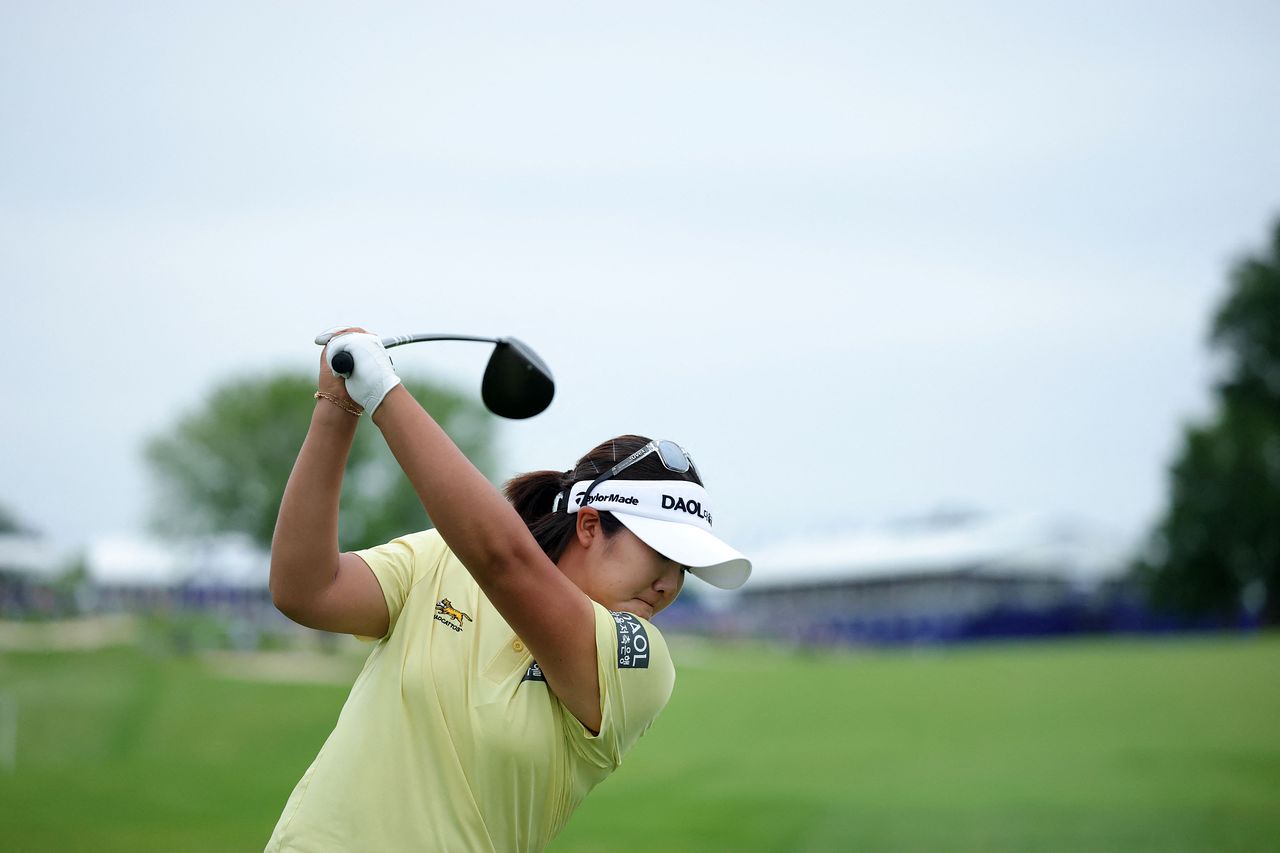 유해란이 29일 끝난 KPMG 여자 PGA 챔피언십에서 정상을 밟았다. 2023년 LPGA 투어 진출 이후 첫 번째 메이저대회 우승이다. 이 대회에는 여자골프 역대 최다인 200억원의 총상금이 걸렸다. 우승 상금은 30억원이다. [AFP=연합뉴스]