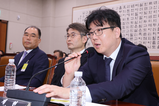 최재현 검사가 2025년 9월 22일 서울 여의도 국회에서 열린 법사위 검찰개혁 청문회에서 의원 질의에 답변하고 있다. 뉴스1