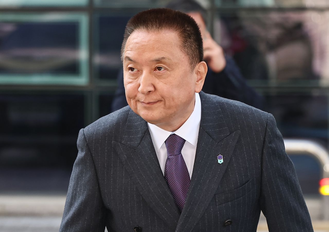 김영환 충북도지사가 지난 3월 서울 양천구 남부지방법원에서 열린 국민의힘 상대 가처분 신청 심문에 출석하고 있다. 뉴스1