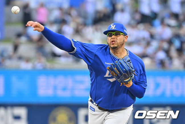 [OSEN=창원, 이석우 기자] 1일 창원NC파크에서 2026 신한 SOL KBO 리그 NC 다이노스와 삼성 라이온즈의 경기가 열렸다. 홈팀 NC는 토다가, 방문팀 삼성은 후라도가 선발 출전했다. 삼성 라이온즈 선발투수 후라도가 역투하고 있다. 2026.07.01 / foto0307@osen.co.kr