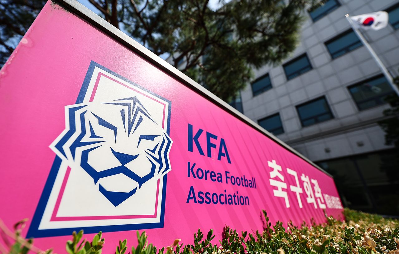 한국축구대표팀이 2026 국제축구연맹(FIFA) 북중미 월드컵 조별리그에서 탈락하자 정치권에서도 감독 선임 과정의 책임 문제를 제기하며 개혁 요구가 확대되고 있다. 사진 뉴스1