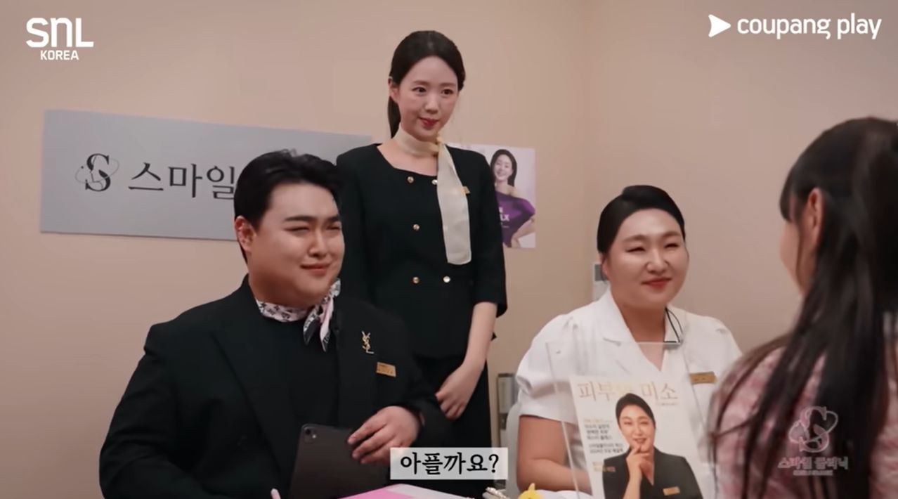 안상휘PD는 2011년 tvN 시절 미국 NBC로부터 방송 포맷 사용권을 받아 이 프로그램을 기획·제작했다. 정치풍자와 '19금 개그'로 화제를 모았다. 현재는 쿠팡플레이에서 'SNL 리부트 시즌8'이 방영 중이다. 사진 SNL 유튜브