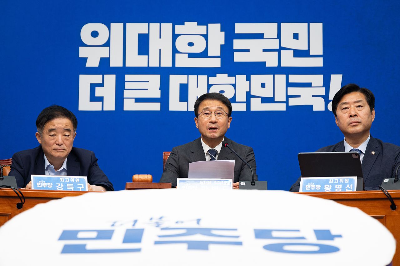 한병도 더불어민주당 당대표 직무대행 겸 원내대표가 1일 서울 여의도 국회에서 열린 최고위원회의에서 모두 발언을 하고 있다. 뉴스1