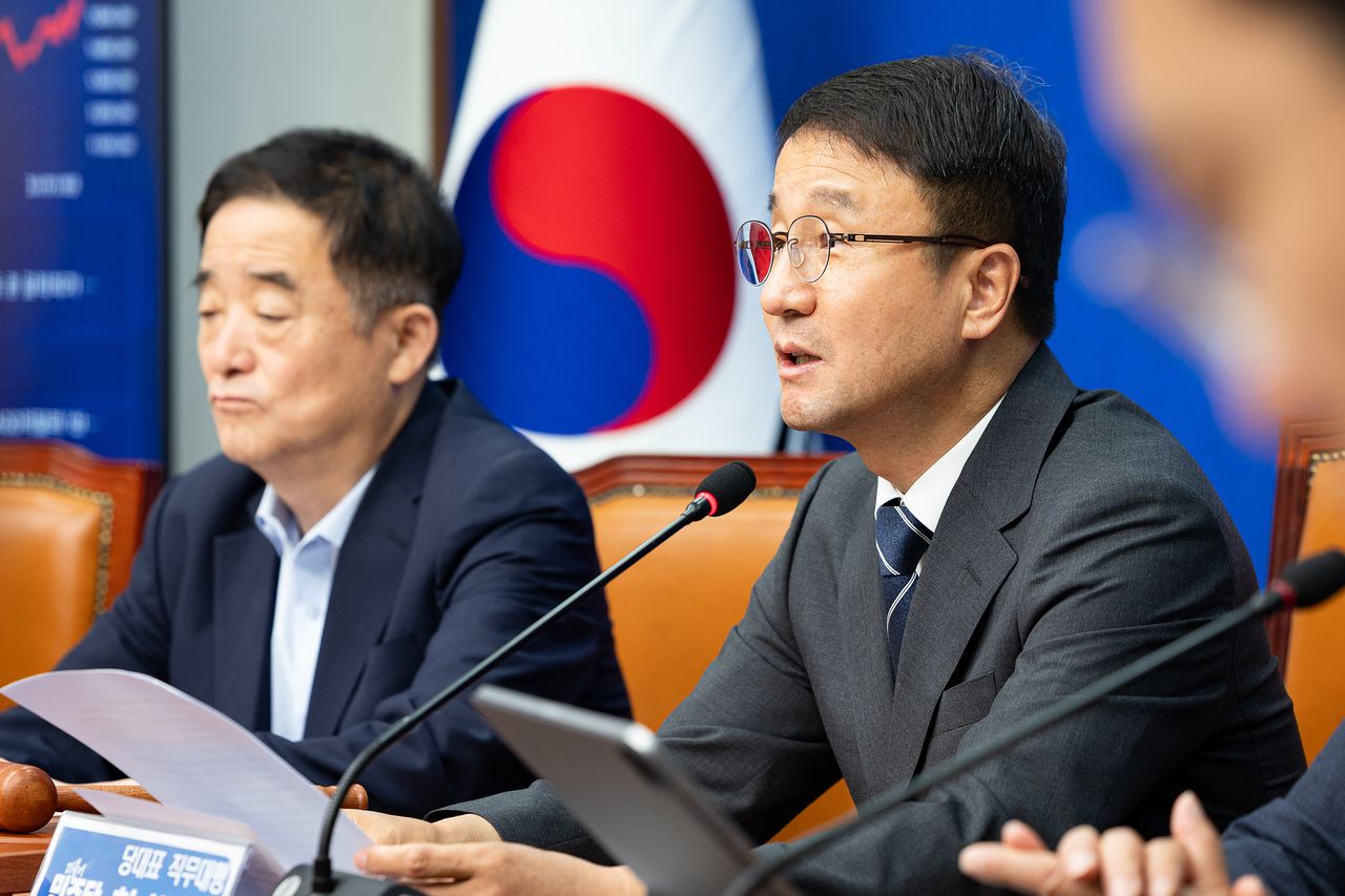 한병도 더불어민주당 당대표 직무대행 겸 원내대표가 1일 서울 여의도 국회에서 열린 최고위원회의에서 모두 발언을 하고 있다. 뉴스1