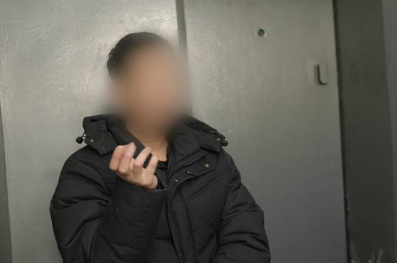 우크라이나군에 생포된 북한군 포로 백모씨와 리모씨가 지난해 10월 우크라이나 내 포로수용소에서 접견하고 있다. 사진 겨레얼통일연대