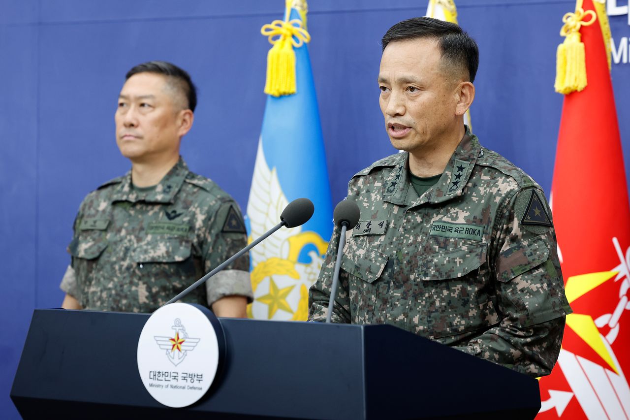 최장식 육군참모차장(중장)이 2일 오전 서울 용산구 국방부 청사에서 포천 한 사단에서 예비군 훈련 중 사망한 A씨 사건과 관련한 브링핑을 하고 있다. 뉴스1