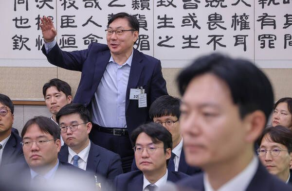 지난 4월 국회 윤석열 정권 정치검찰 조작기소 의혹사건 진상규명 국정조사특별위원회 쌍방울 대북송금 조작기소 의혹 사건 청문회에 출석한 박상용 부부장 검사(오른쪽)와 이화영 전 경기도 평화부지사. 연합뉴스