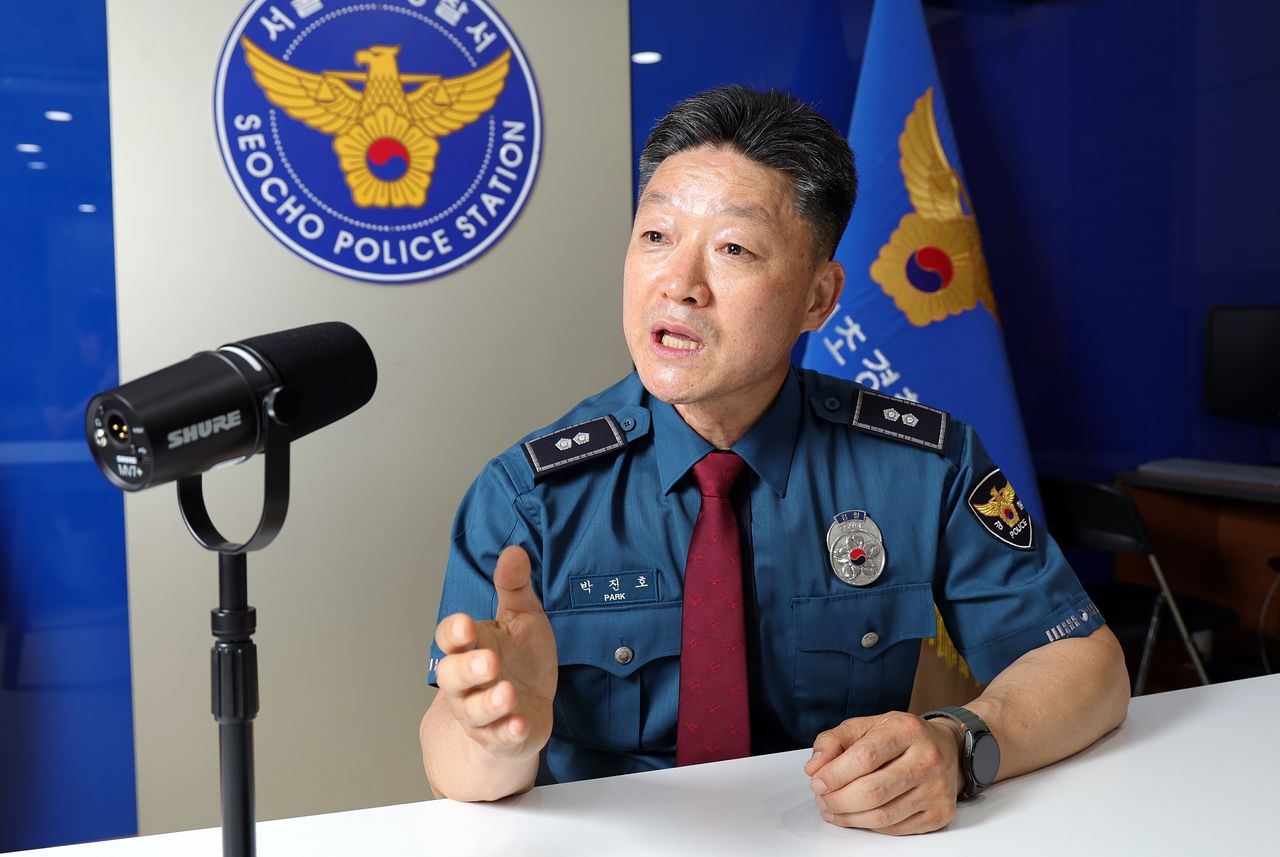 박 경감은 서울 곳곳에서 학부모들이 찾는 '학폭 전문 경찰'로 알려져 있다. 실제로 중학교 2학년 아들을 키우고 있는 그는 자신만의 학폭 예방 교육법을 전했다. 강정현 기자