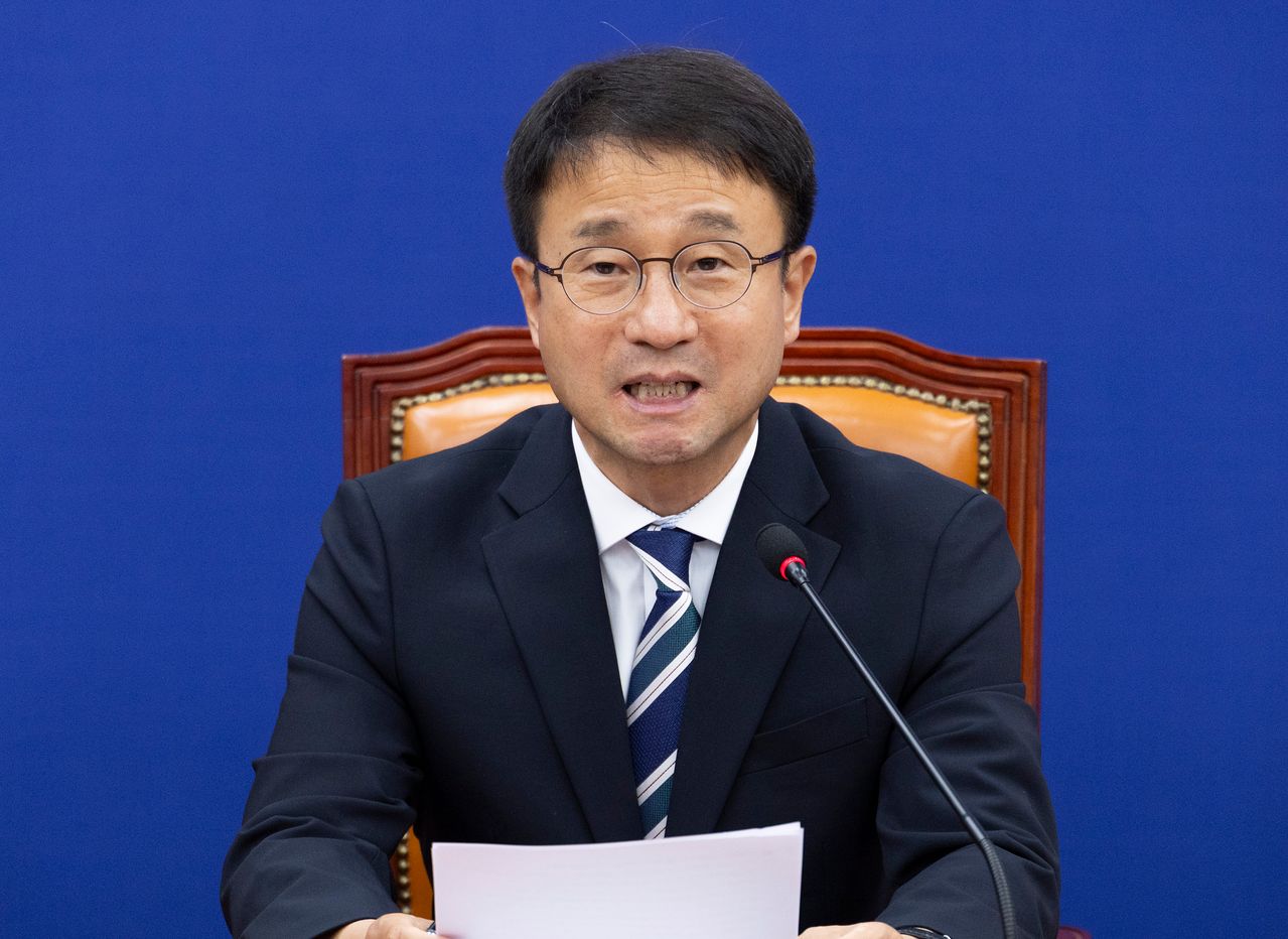 더불어민주당 한병도 당 대표 직무대행 겸 원내대표가 2일 정책조정회의에서 발언하고 있다. 연합뉴스