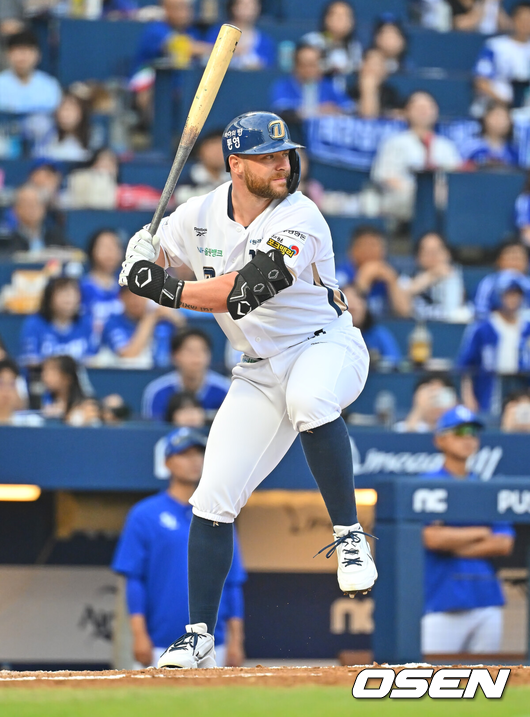 [OSEN=창원, 이석우 기자] 2일 창원NC파크에서 2026 신한 SOL KBO 리그 NC 다이노스와 삼성 라이온즈의 경기가 열렸다.홈팀 NC는 김태경이, 방문팀 삼성은 김백산이 선발 출전했다.NC 다이노스 블레인이 1회말 2사 1루 첫 타석에 나서고 있다. 2026.07.02 / foto0307@osen.co.kr