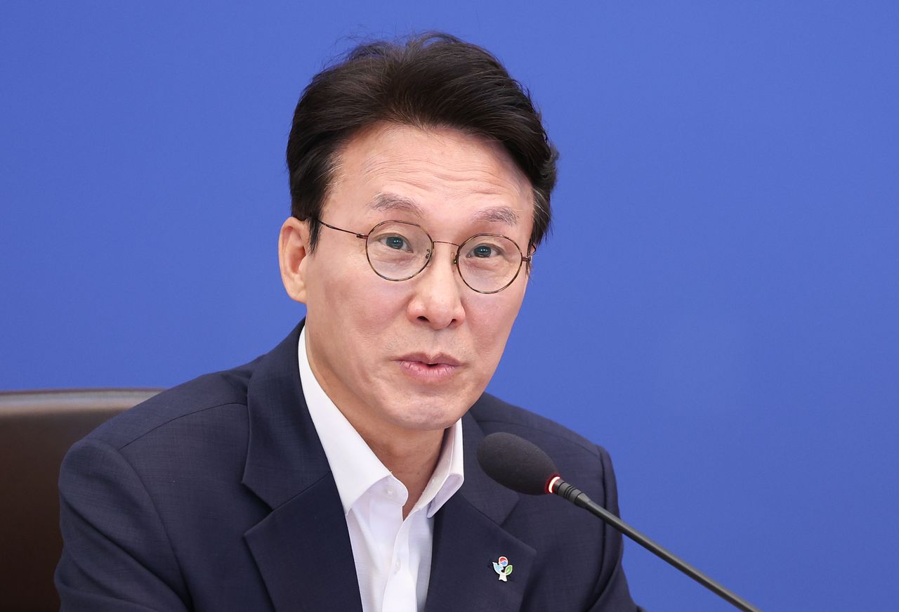 김민석 국무총리가 지난달 30일 청와대에서 열린 국무회의 겸 비상경제점검회의에서 발언하고 있다. 뉴스1