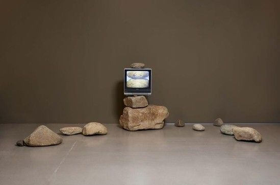 박현기, ‘무제(TV 돌탑)’, 1979. [사진 국립현대미술관]