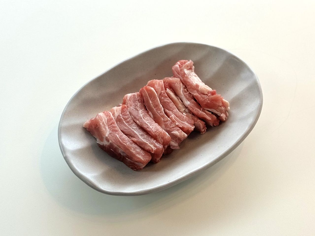 쫄깃한 식감과 깊은 풍미가 매력인 돼지 등갈비. 사진 이정웅