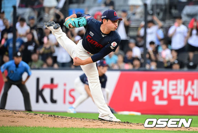 [OSEN=수원, 조은정 기자]3일 수원 KT위즈파크에서 ‘2026 신한 SOL Bank KBO리그’ KT 위즈와 롯데 자이언츠의 경기가 열렸다.홈팀 KT는 로건, 방문팀 롯데는 김진욱을 선발로 내세웠다.1회말 롯데 김진욱이 역투하고 있다. 2026.07.03 /cej@osen.co.kr