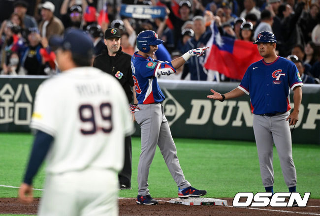 [OSEN=도쿄(일본), 손용호 기자] 8일 일본 도쿄돔에서 2026 월드베이스볼클래식(WBC) 1라운드 C조 조별리그 대한민국과 대만의 경기가열렸다.한국은 전날(7일) 일본과의 경기에서 6-8로 석패했다. 앞서 체코전을 11-4로 잡았던 한국은 1승1패를 마크하게 됐고, 남은 대만전과 호주전에 사활을 걸어야 한다.3회초 2사 1루에서 대만 천천웨이가 좌전 안타를 날리며 기뻐하고 있다. 2026.03.08/spjj@osen.co.kr