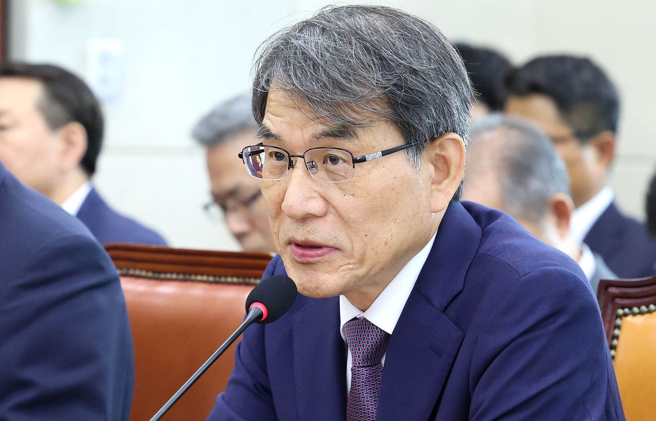노태악 중앙선관위 전 위원장이 1일 국회에서 열린 투표용지부족사태등국민참정권침해진상규명및선거관리개혁을위한국정조사특별위원회에서 의원 질의에 답하고 있다. 임현동 기자