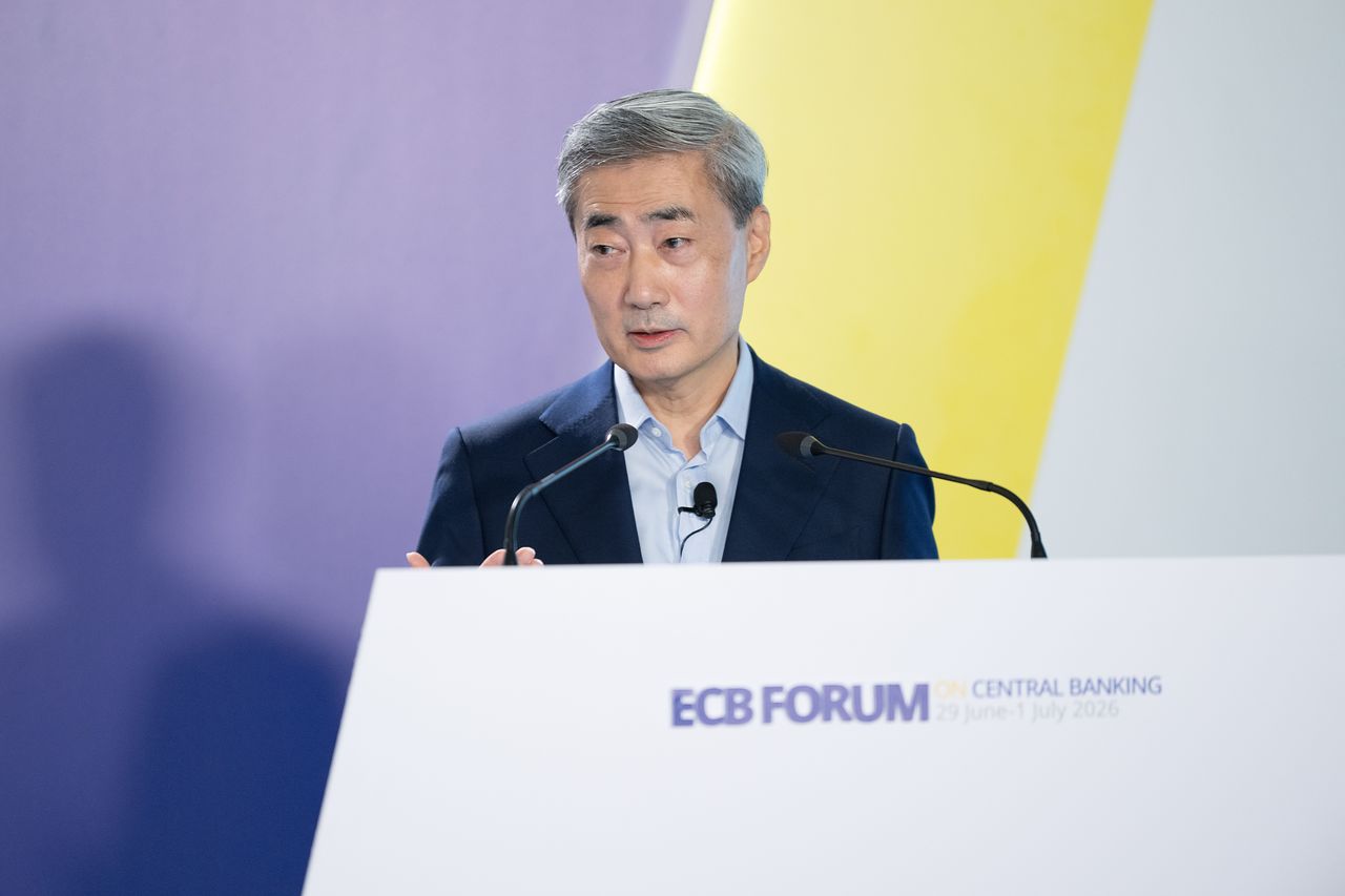 신현송 한국은행 총재가 1일(현지시간) 포르투갈 신트라에서 열린 '유럽중앙은행(ECB) 중앙은행 포럼' 세션에서 발표하고 있다. 사진 ECB