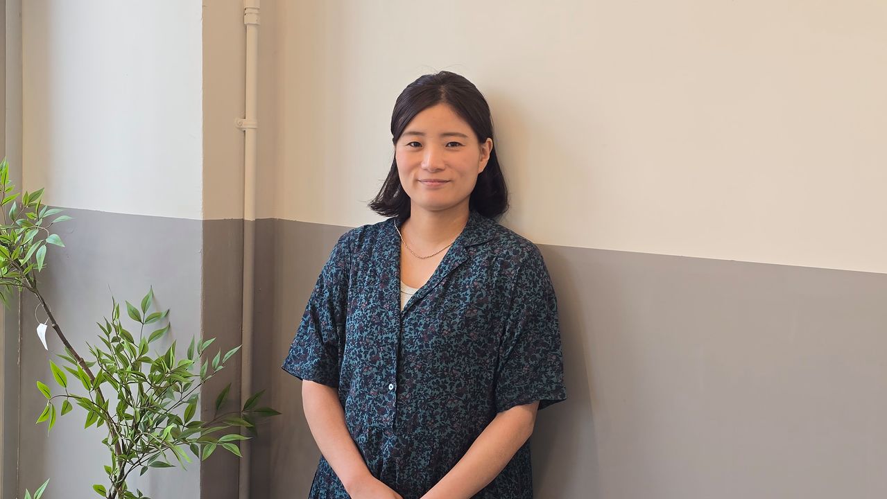자신의 성장기를 녹여낸 장편 데뷔작 '트로피'로 30회 부천국제판타스틱영화제에 초청된 재일교포 3세 손명아 감독을 3일 부천 한 카페에서 만났다. 사진 엣나인필름