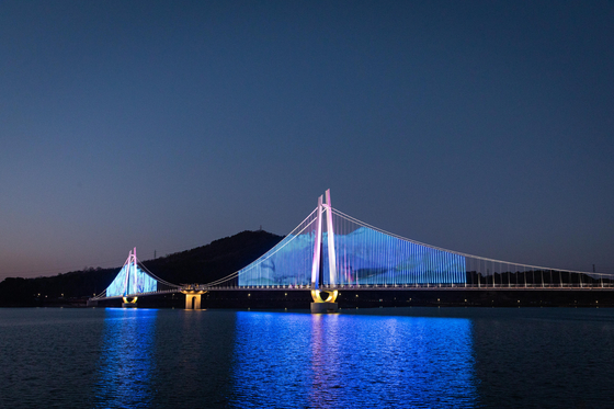 충남 논산 탑정호 출렁다리. 사진 논산시