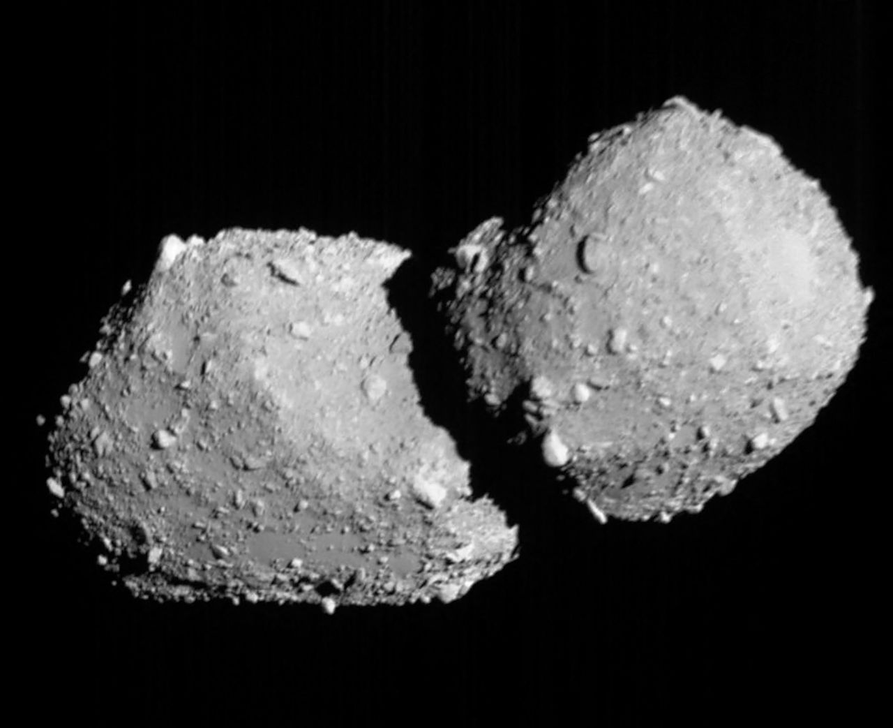 일본 우주항공연구개발기구(JAXA) 탐사선 하야부사2가 지난 5일 소행성 토리후네 근접 비행 중 촬영한 이미지. 지지통신=연합뉴스