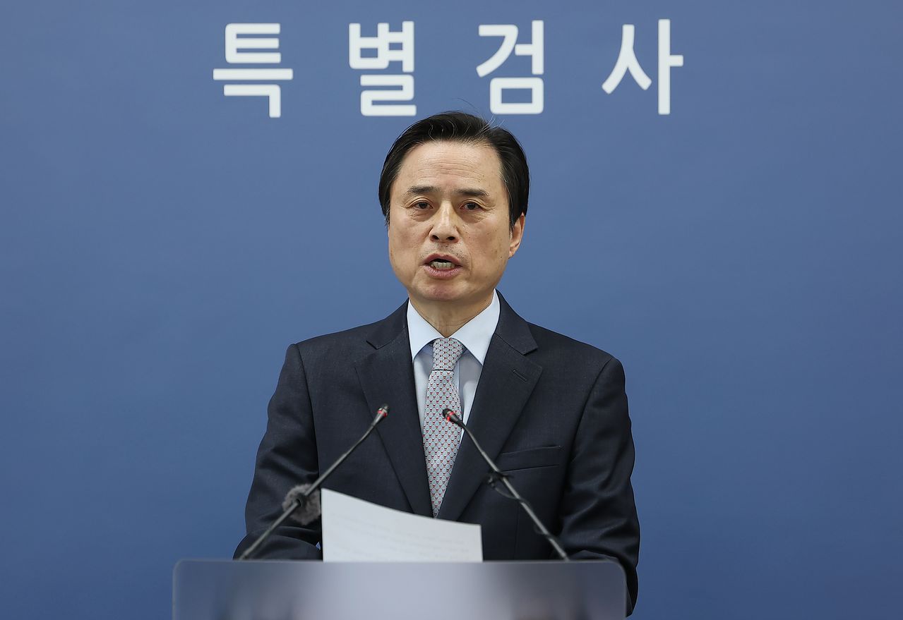 조은석 내란 특검이 지난해 12월 15일 오전 서울 서초구 서울고검에서 12.3 비상계엄 사태 관련 내란.외환 사건 최종 수사 결과를 발표하고 있다. 김경록 기자