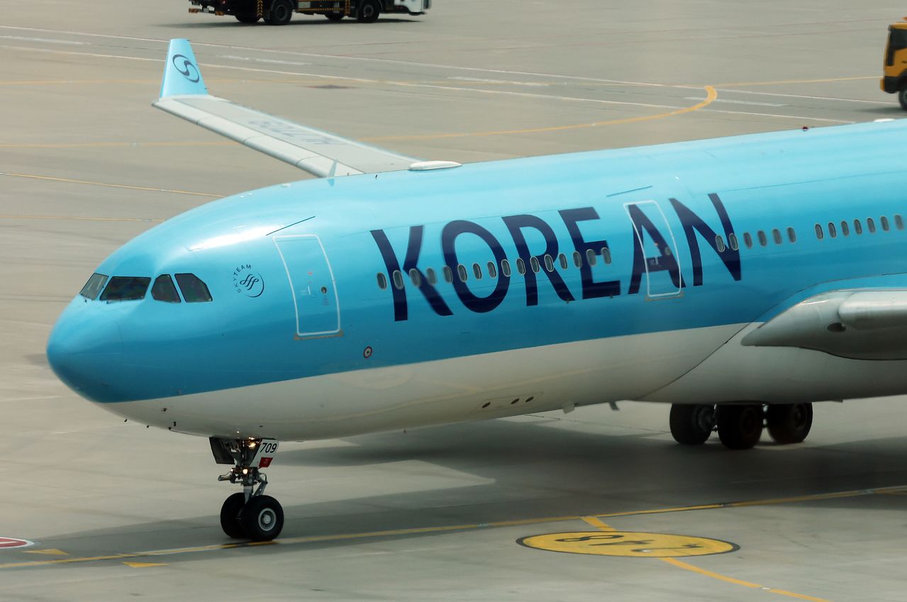 인천국제공항 제2터미널 계류장에서 대한항공 여객기가 이동하고 있다. 뉴스1