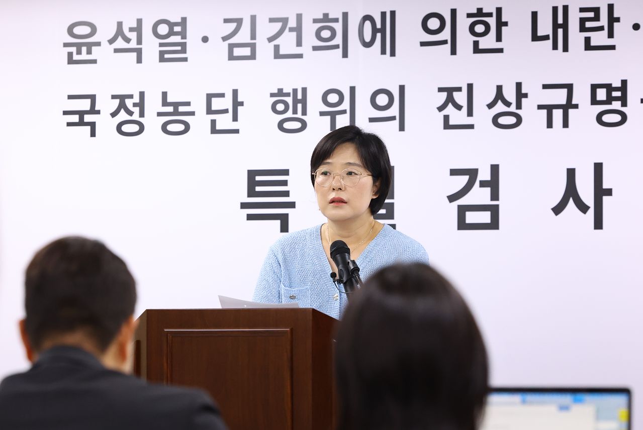 권창영 2차 종합특검팀의 김지미 특검보가 6일 오후 경기 과천시 특검팀 사무실에서 정례 브리핑을 하고 있다. 뉴시스
