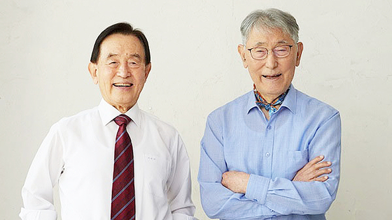지금도 현역으로 건강하게 활동하고 있는 이시형 박사(오른쪽)와 윤방부 박사. 최근 책『평생 현역으로 건강하게 사는 법』을 공동 집필했다. 사진 출판사 깸