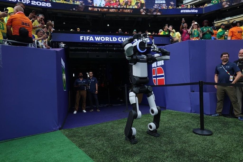 5일(현지시간) 미국 뉴저지 스타디움에서 열린 '2026 FIFA 북중미 월드컵' 16강전 하프타임에서 '아틀라스'가 손흥민 선수의 세리머니를 따라하고 있다. 사진 현대차그룹