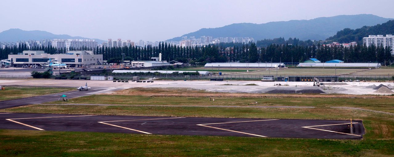 정부가 광주군공항 부지에 호남권 반도체 산단을 조성하기로 6일 발표한 가운데 전남광주 군공항 부지의 모습. 청와대사진기자단