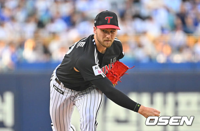 [OSEN=대구, 이석우 기자] 7일 대구삼성라이온즈파크에서 2026 신한 SOL KBO 리그 삼성 라이온즈와 LG 트윈스의 경기가 열렸다. 홈팀 삼성은 후라도가, 방문팀 LG는 톨허스트가 선발 출전했다. LG 트윈스 선발 투수 톨허스트가 역투하고 있다. 2026.07.07 / foto0307@osen.co.kr