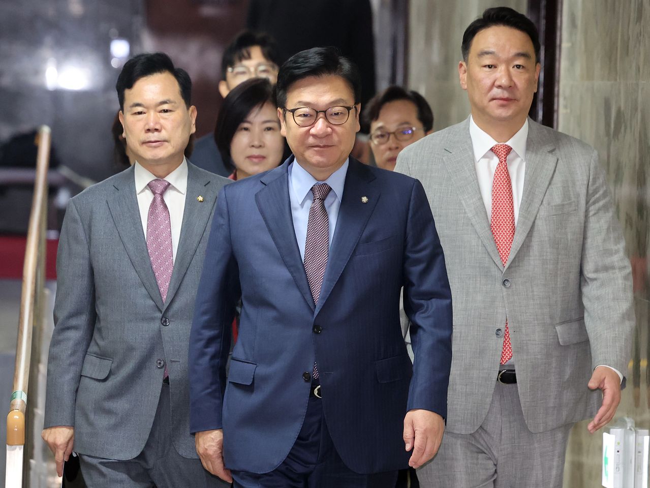 정점식 국민의힘 원내대표가 7일 오전 서울 여의도 국회에서 열린 원내대책회의에 참석하고 있다. 뉴스1