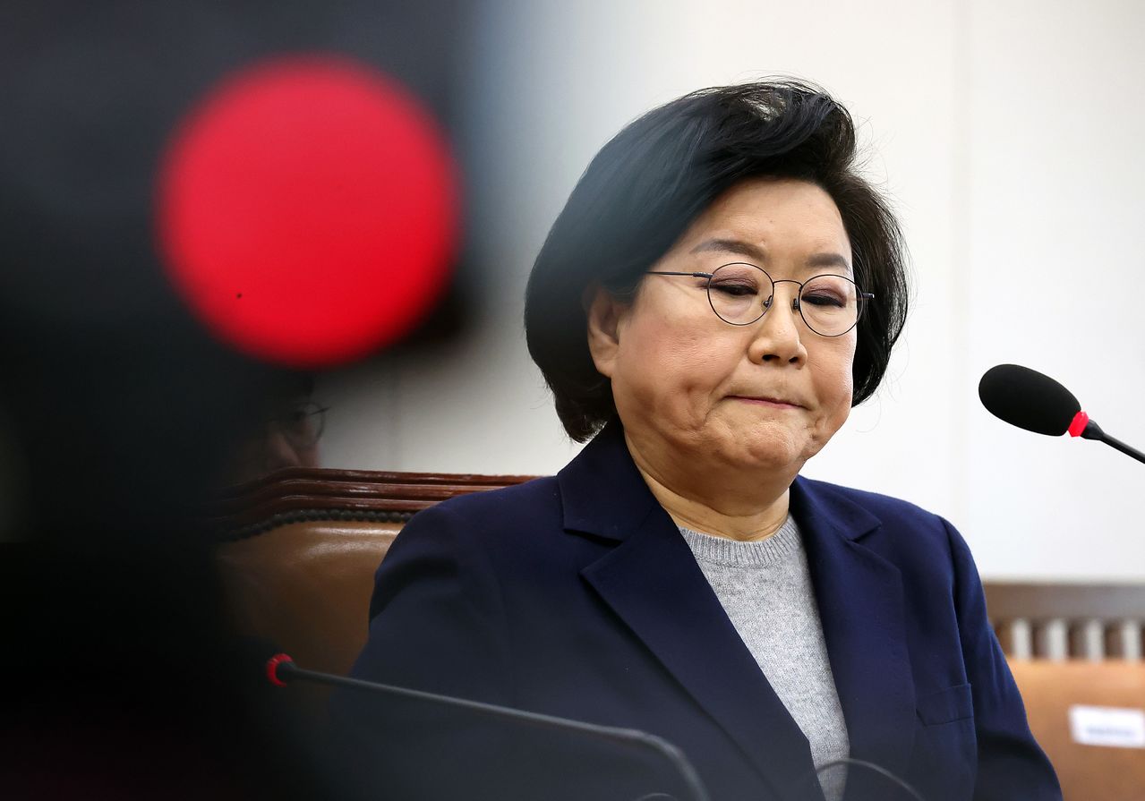 이혜훈 기획예산처 장관 후보자가 지난 1월 23일 서울 여의도 국회에서 열린 재정경제기획위원회 인사청문회에 출석해 생각에 잠겨 있다. 뉴스1