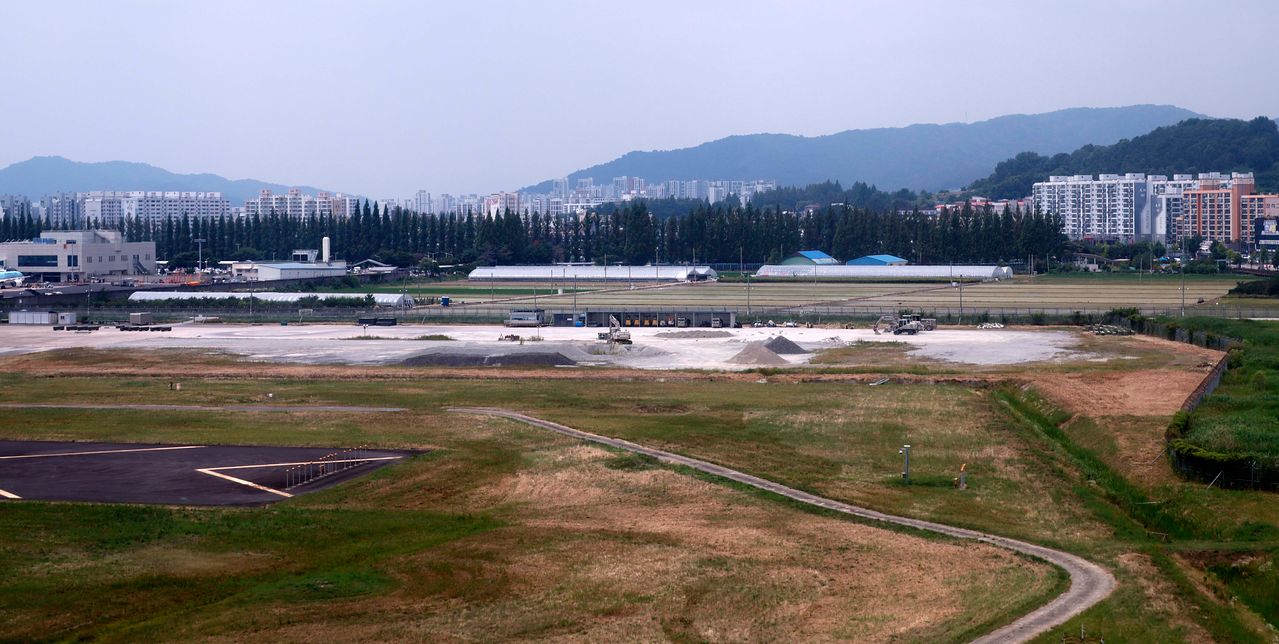 정부가 광주군공항 부지에 호남권 반도체 산단을 조성하기로 6일 발표한 가운데 전남광주 군공항 부지의 모습. 청와대사진기자단