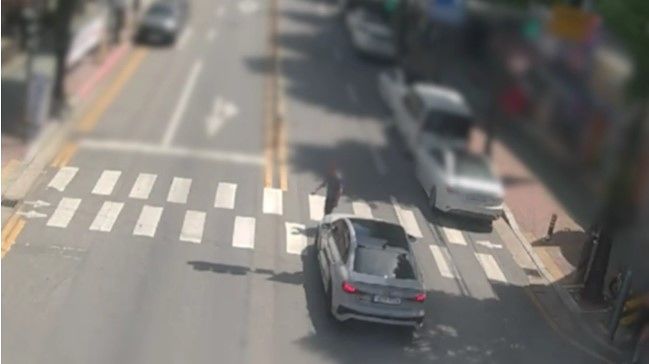 지난 4월 26일 구리시 수택동에서 일부로 차에 부딪쳐 사고를 유도하려한 피의자. 사진 구리경찰서