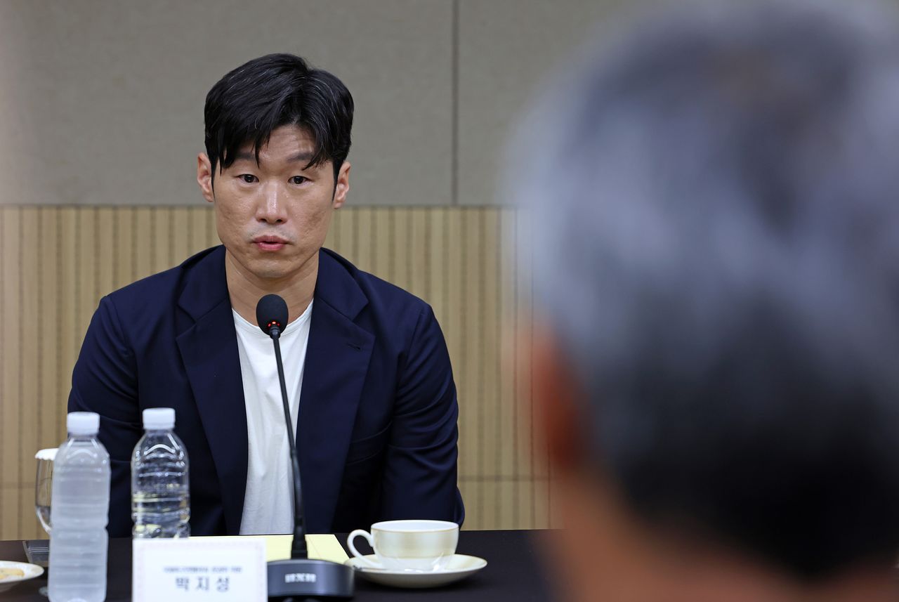 발언하는 박지성 위원장   (서울=연합뉴스) 6일 서울 송파구 서울올림픽파크텔에서 열린 K-축구혁신위원회 출범식에서 공동위원장인 박지성 국제축구연맹 분과위 위원이 발언하고 있다. 문체부 제공