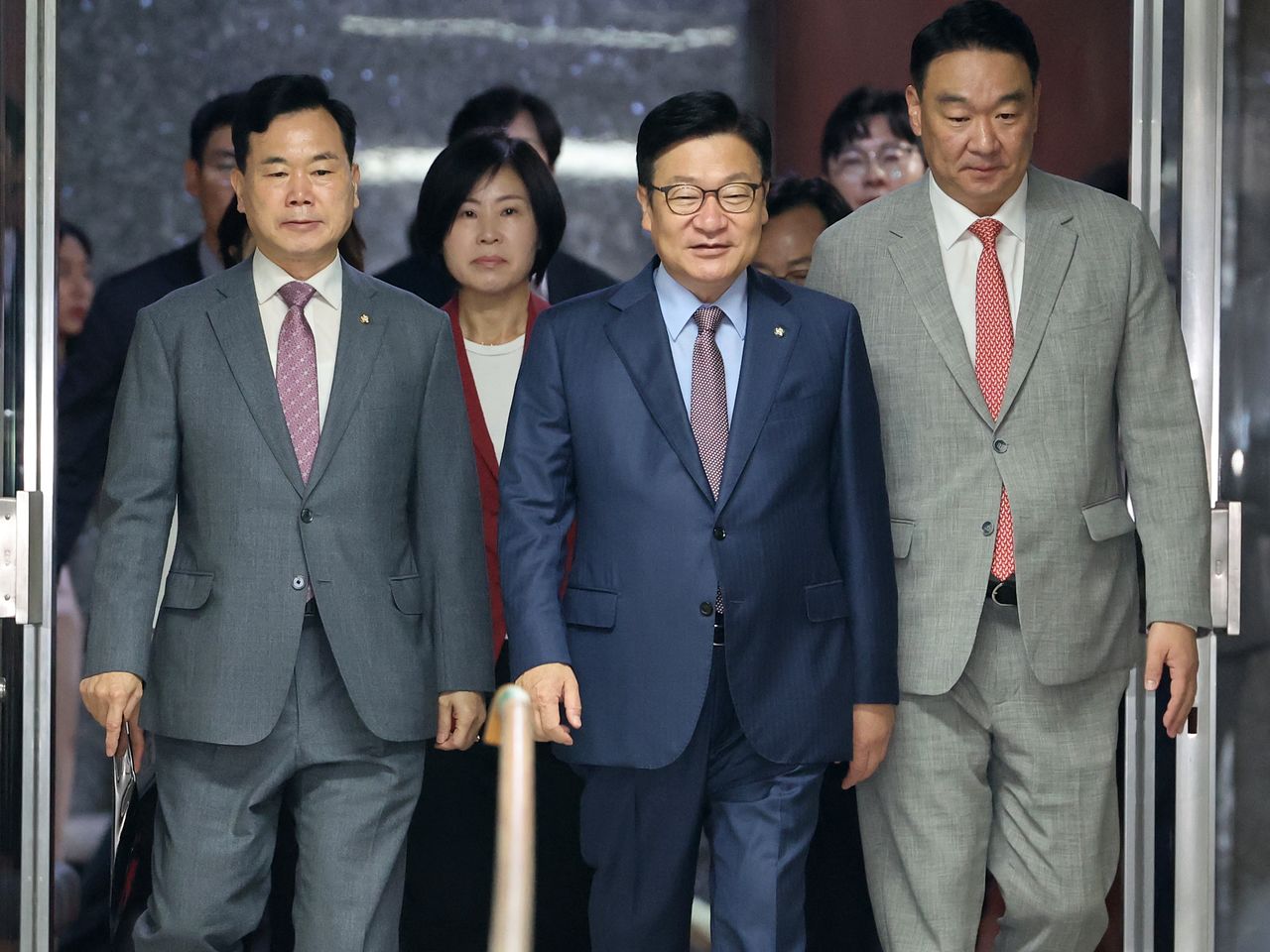 정점식 국민의힘 원내대표가 7일 오전 서울 여의도 국회에서 열린 원내대책회의에 참석하고 있다. 뉴스1
