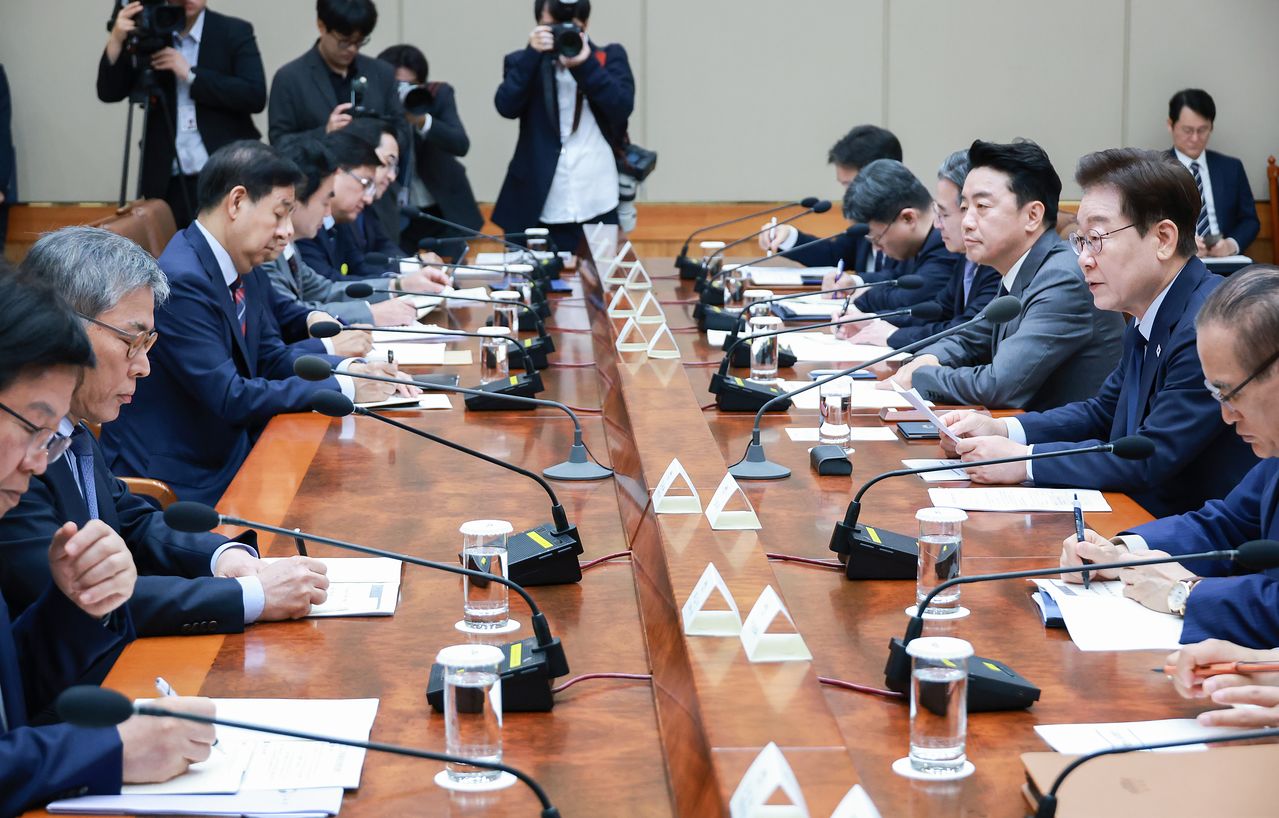 이재명 대통령이 6일 청와대에서 열린 메가프로젝트 민관합동 점검회의에서 발언하고 있다. 뉴스1