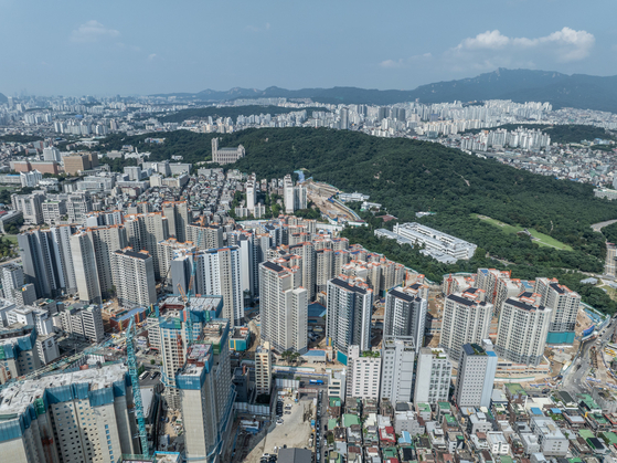 서울 동대문구 이문동 일대 재개발 아파트 공사 현장. 중앙포토