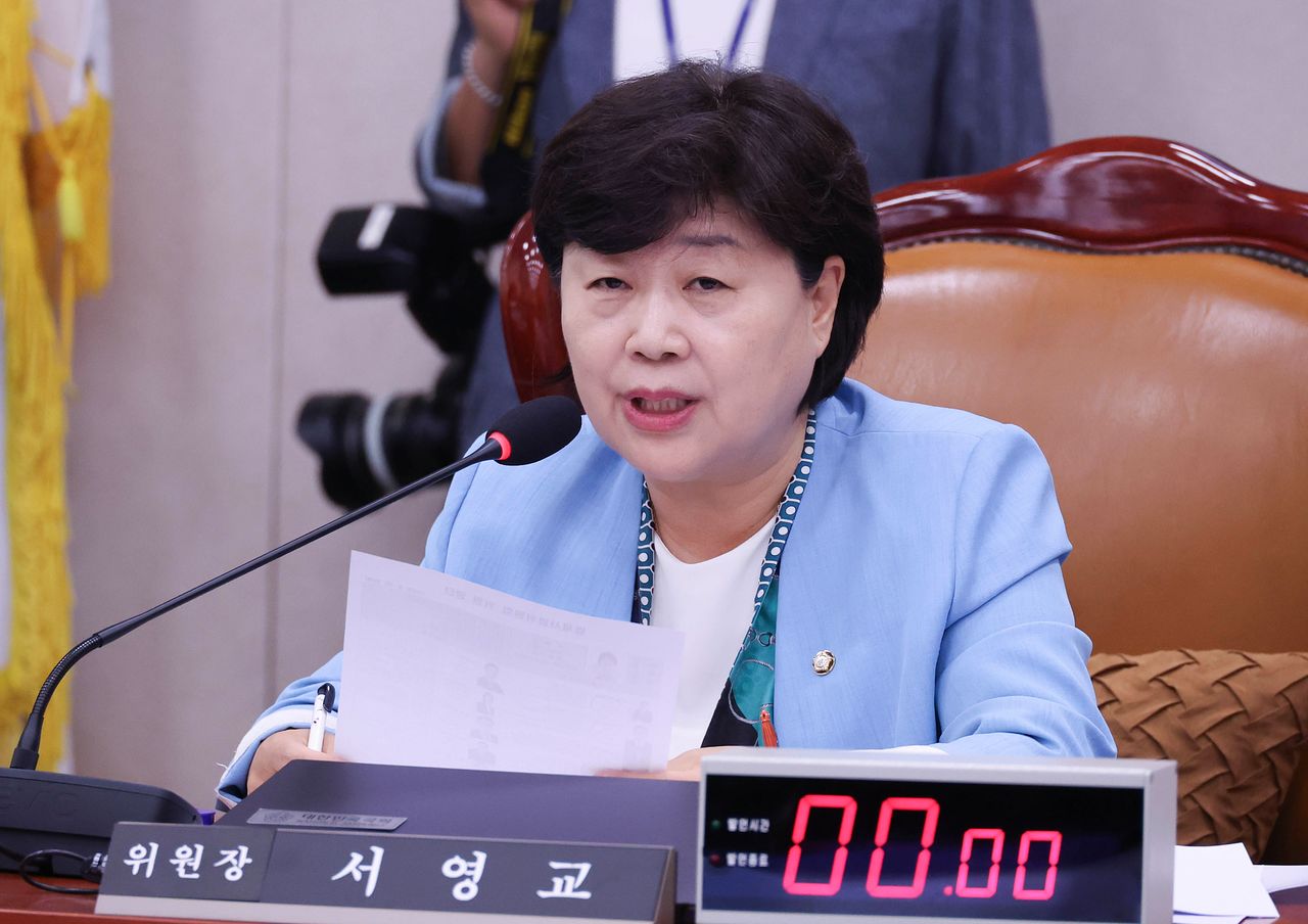 서영교 법제사법위원회 위원장이지난 2일 국회에서 국민의힘 의원들이 불참한 가운데 열린 법사위 전체회의에서 회의를 주재하고 있다. 임현동 기자