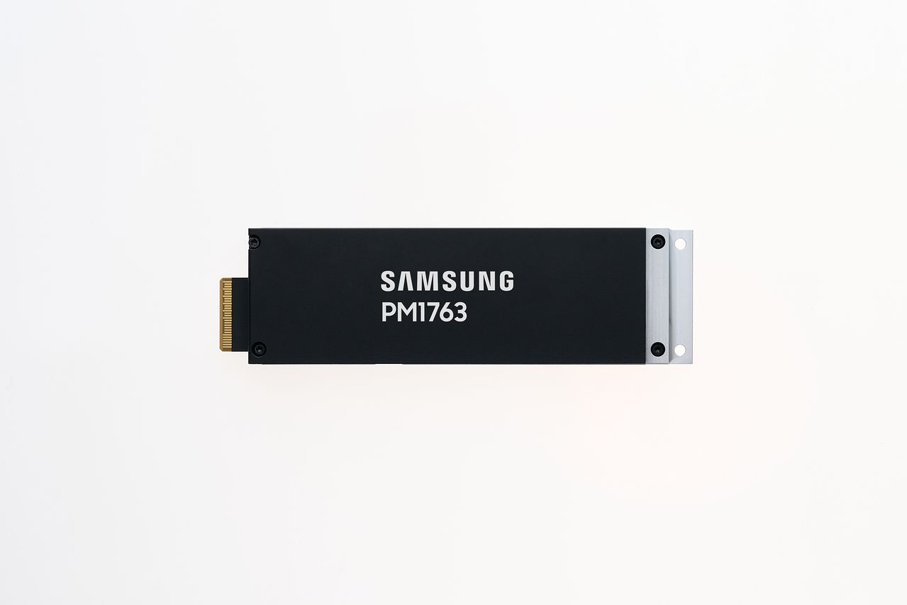 삼성전자가 AI 인프라에 최적화한 PCIe 6.0 기반 기업용 SSD(eSSD) 'PM1763' 양산을 시작했다. 사진 삼성전자