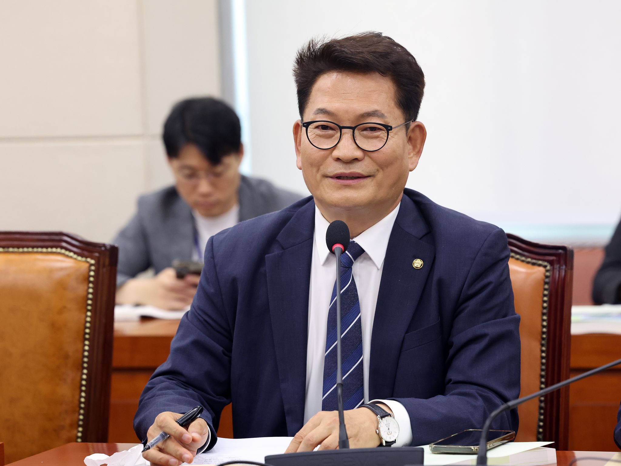 송영길 더불어민주당 의원이 지난 6일 오후 서울 여의도 국회에서 열린 국방위원회 전체회의에서 인사말을 하고 있다. 뉴스1
