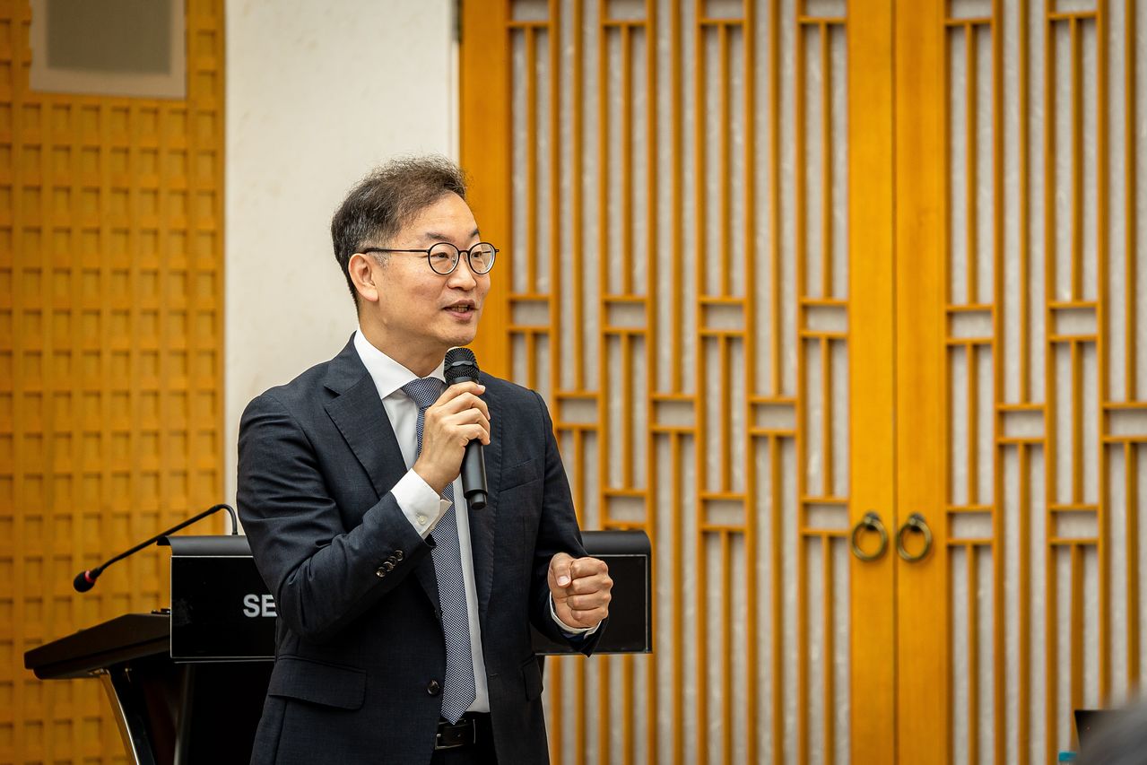 지난달 29일 서울 용산구 서울파트너스하우스에서 진행된 '디지털 세이프티 라운드테이블'에 참석한 IT 플랫폼, 수사기관, 법조계, 정부 관계자들. 이건송 기자