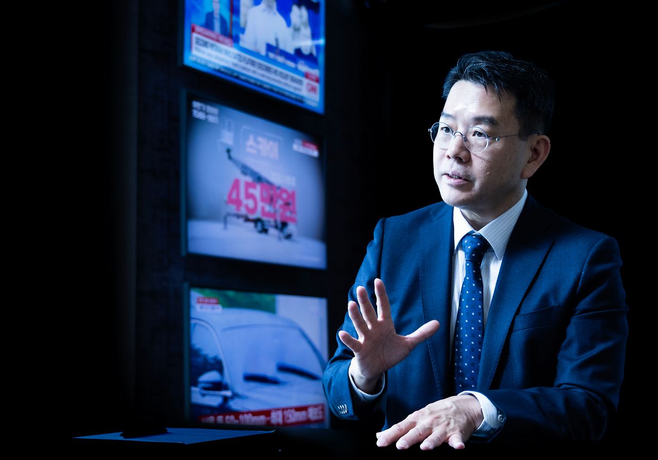 강희석 유진이엔티 대표가 지난 8일 서울 상암동 유진이앤티 본사에서 중앙일보와 인터뷰를 하고 있다. 권혁재 사진전문기자.