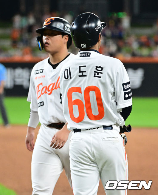 강백호의 대주자로 1군 그라운드를 처음 밟은 이도훈