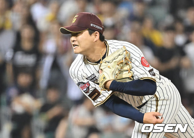 [OSEN=울산, 이석우 기자] 25일 울산 문수야구장에서 2025 신한 SOL 뱅크 KBO 리그 롯데 자이언츠와 LG 트윈스의 경기가 열렸다. 홈팀 롯데는 감보아가, 방문팀 LG는 손주영이 선발로 나섰다.롯데 자이언츠 박시영이 역투하고 있다. 2025.09.25 / foto0307@osen.co.kr