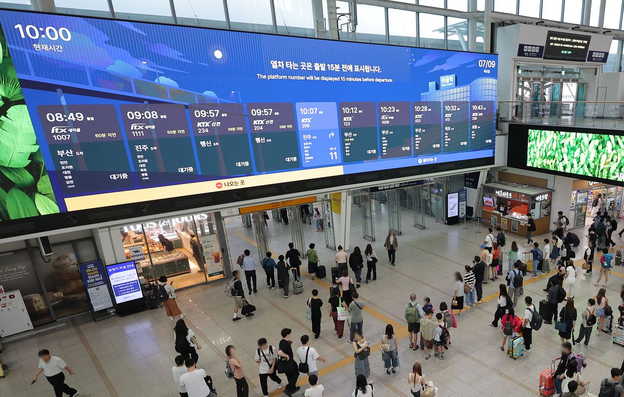 대전·충청 폭우로 열차 운행 지연   (서울=연합뉴스) 류영석 기자 = 대전·충청 지역 집중호우로 일부 열차 운행에 차질이 빚어지는 가운데 9일 서울역 현황판에 열차 지연이 안내되고 있다. 2026.7.9   ondol@yna.co.kr (끝)  〈저작권자(c) 연합뉴스, 무단 전재-재배포, AI 학습 및 활용 금지〉