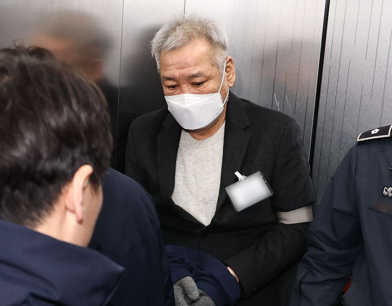 건진법사 전성배씨가 지난 1월 19일 서울 서초구 안권섭 상설특별검사 사무실에 참고인 신분으로 출석하고 있는 모습. 연합뉴스